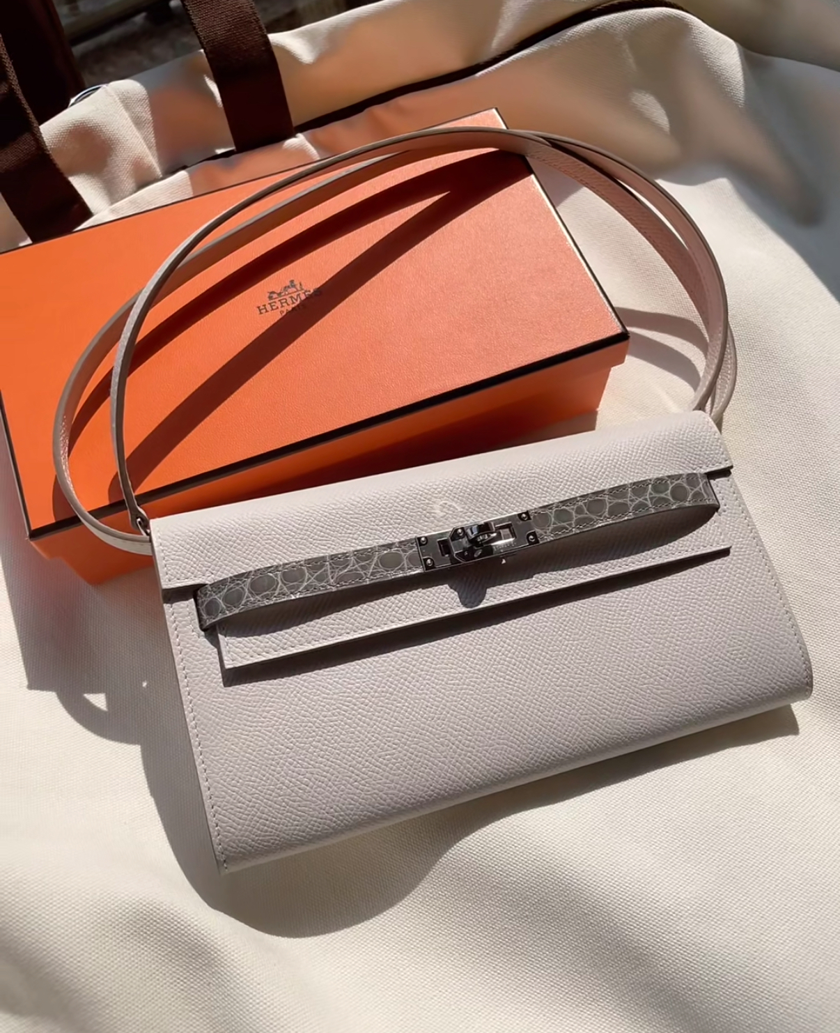 Kelly cut shiny crocodile leather - MOVEMENTARTISAN