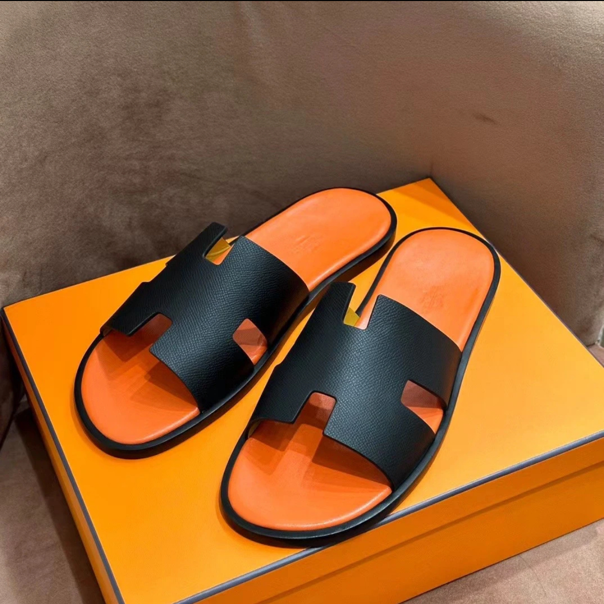 Men's slippers, orange and black - MOVEMENTARTISAN