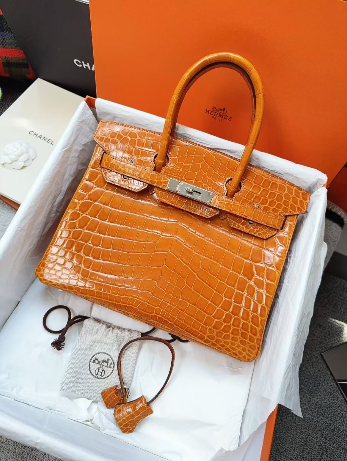 Birkin 25-30 Ginger Shiny Crocodile Leather - MOVEMENTARTISAN