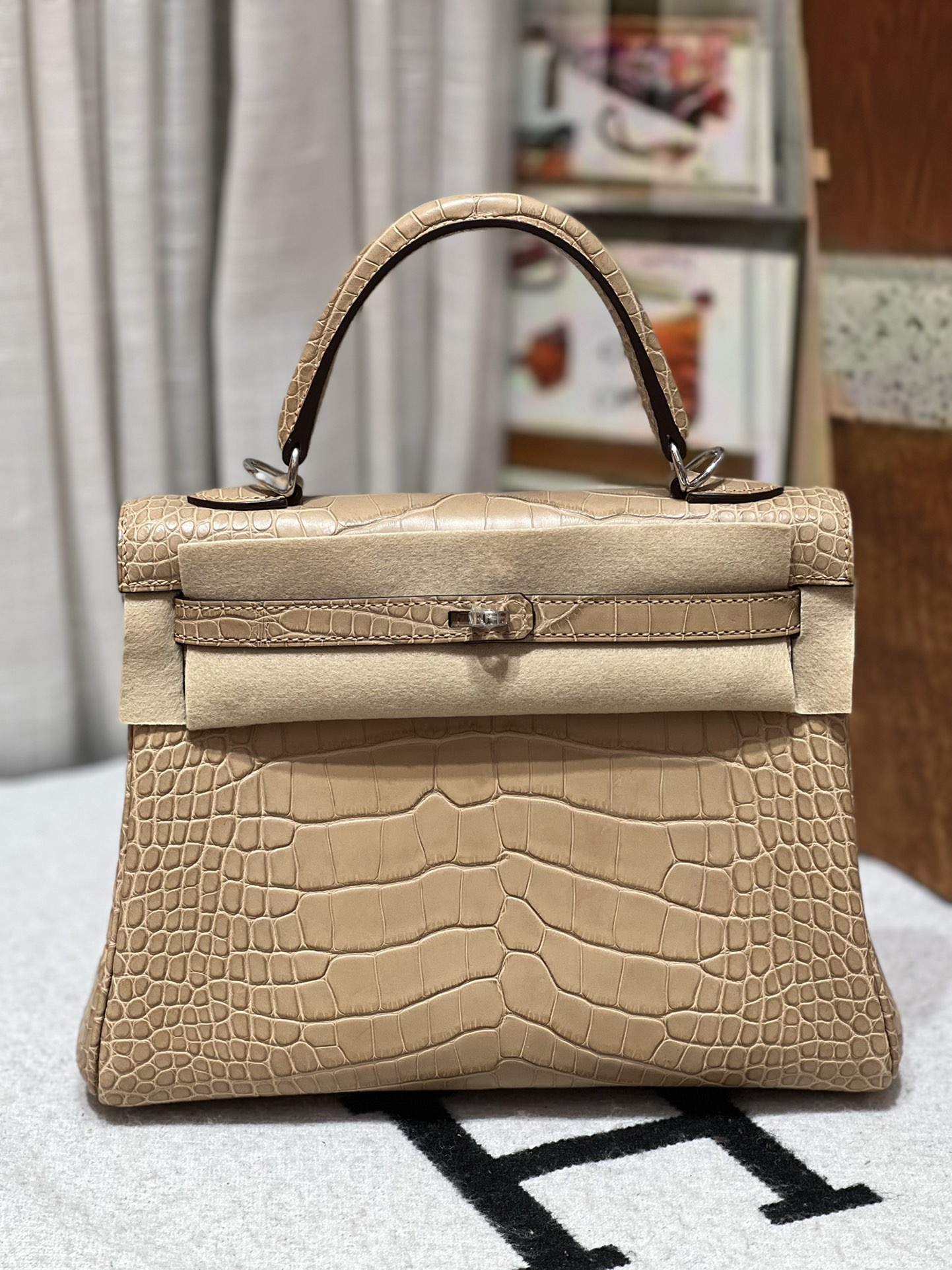 Kelly 25-28 beige matte crocodile leather custom - MOVEMENTARTISAN