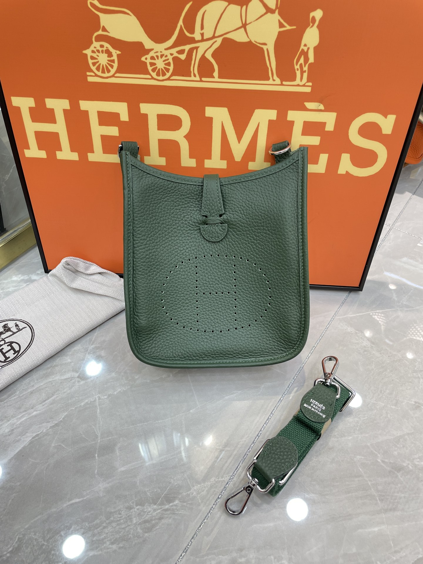 Evelyn 16-19 custom - MOVEMENTARTISAN