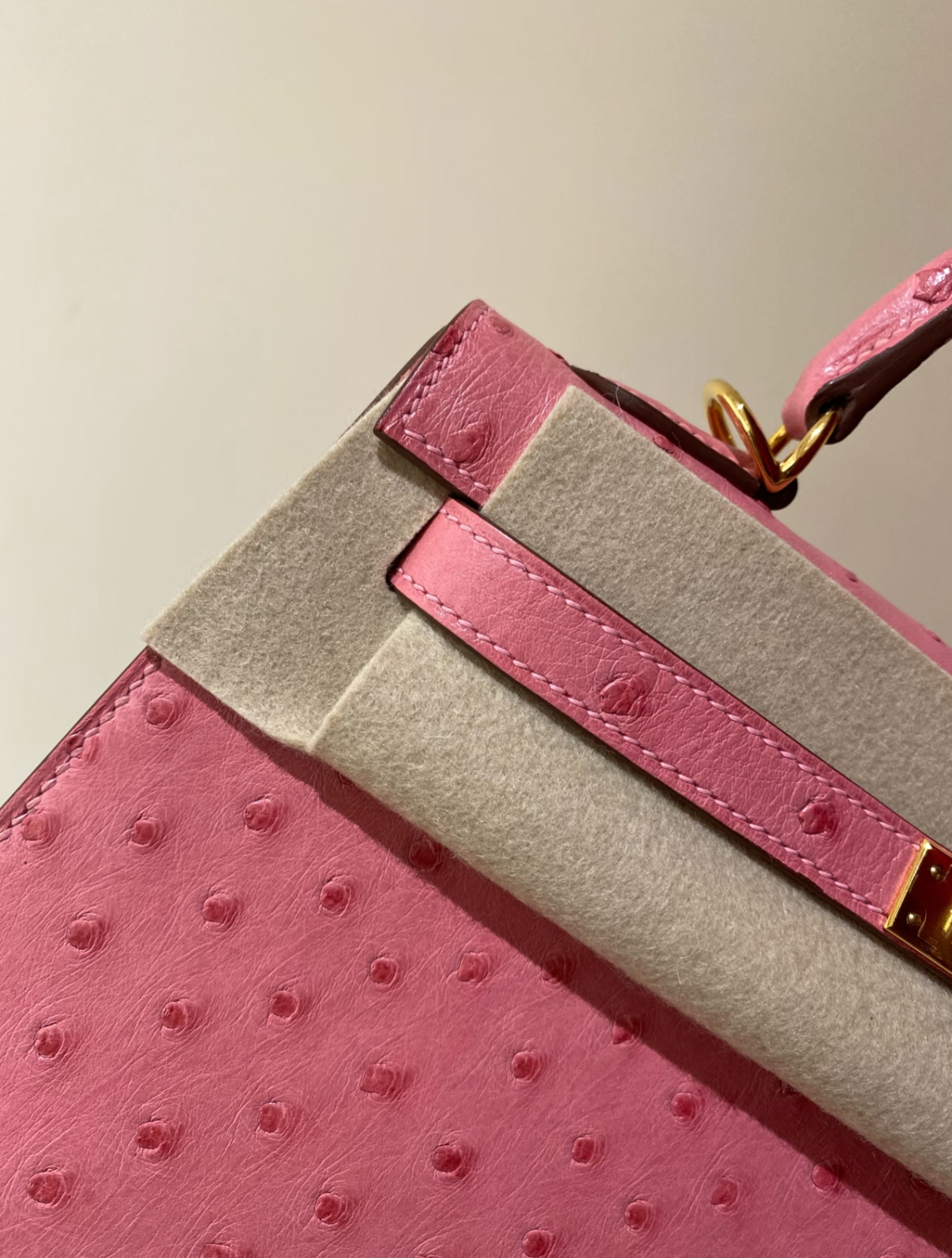 Kelly 25-28 Ceramic Pink Ostrich Leather Custom Gold buckle - MOVEMENTARTISAN