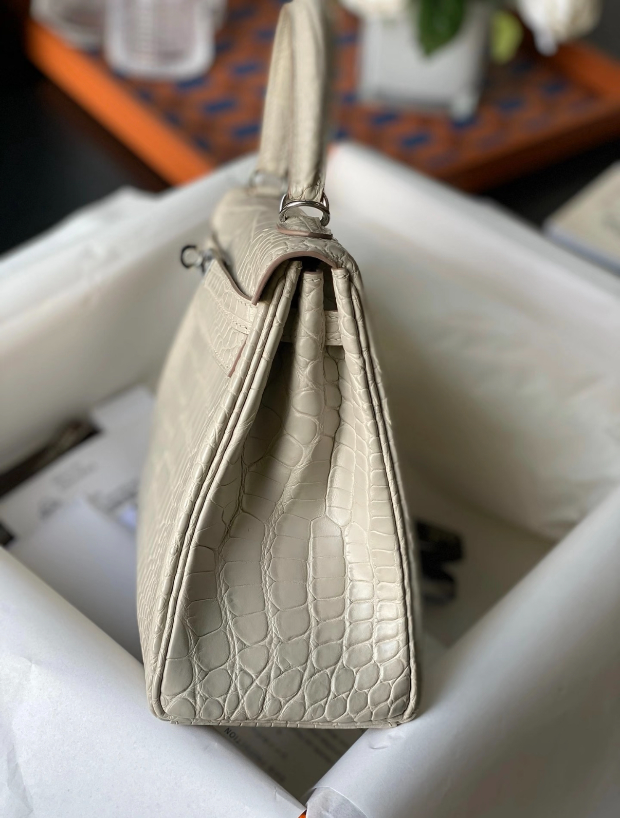 Kelly 25-28 Glacier White Matte Crocodile Leather Custom - MOVEMENTARTISAN