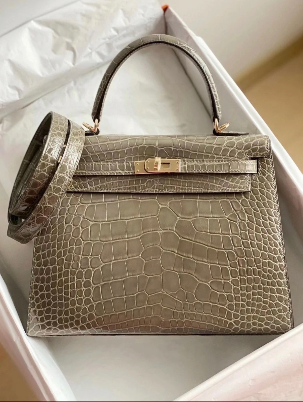Kelly 25-28 Dove Grey Crocodile Leather Custom - MOVEMENTARTISAN