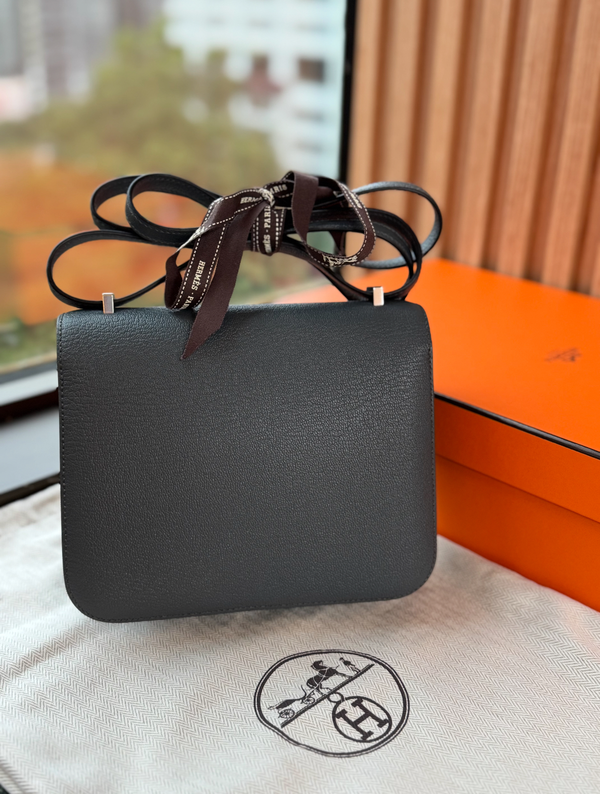 Handcrafted by masters Mini constance CK3T Carbon grey goatskin with silver buckle and K engraving - MOVEMENTARTISAN