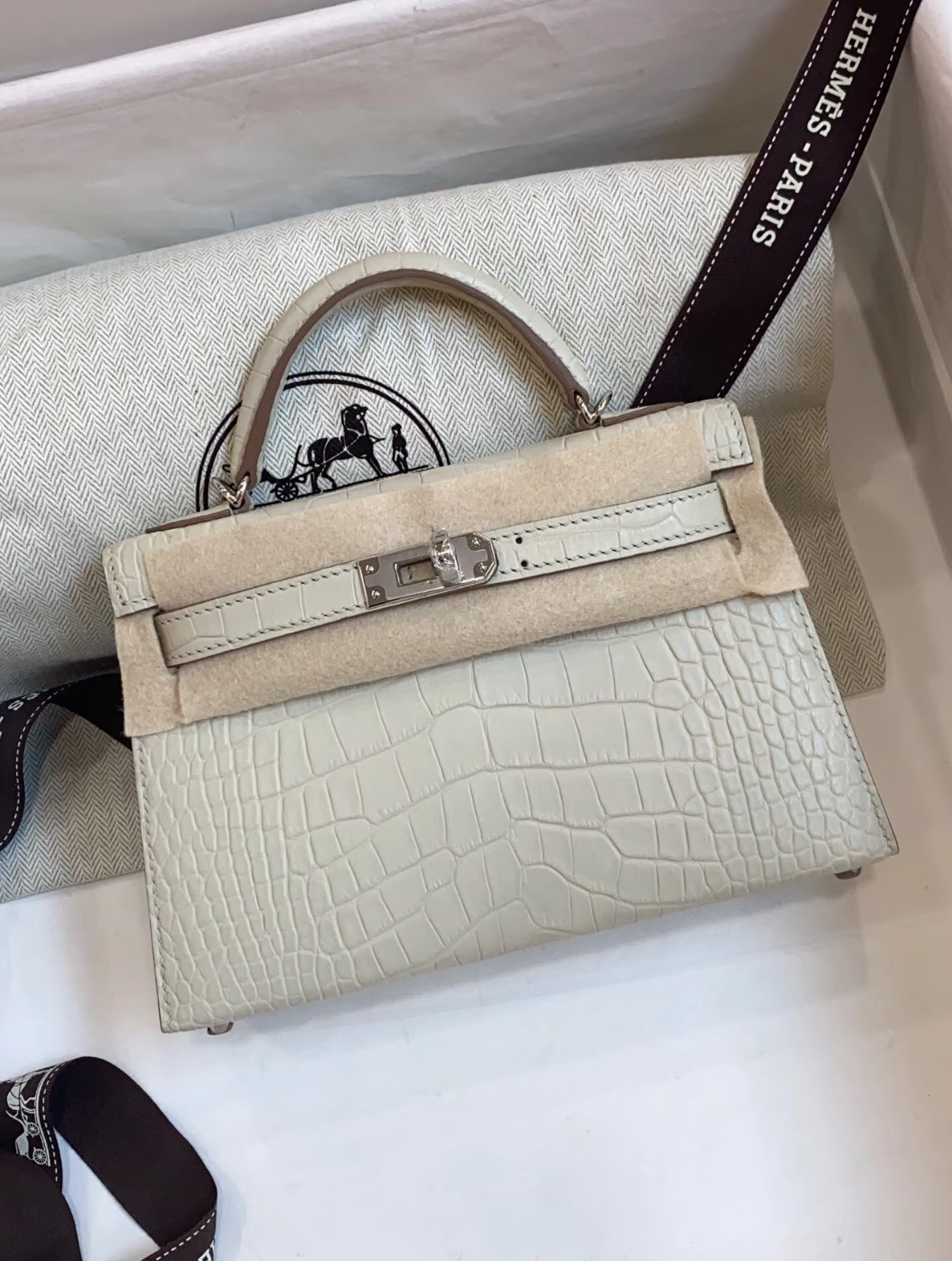 Kelly II 19cm Glacier White American crocodile leather - MOVEMENTARTISAN