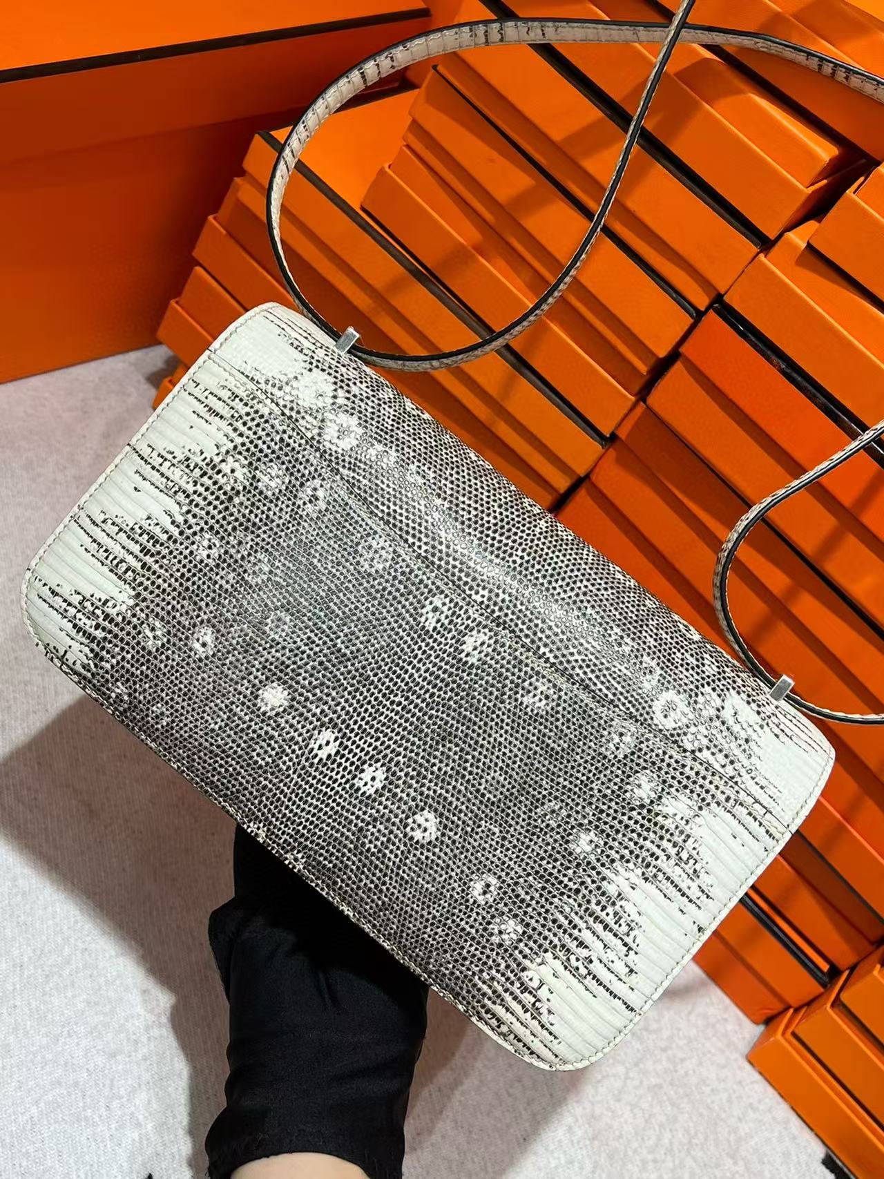 Constance Mini - MOVEMENTARTISAN