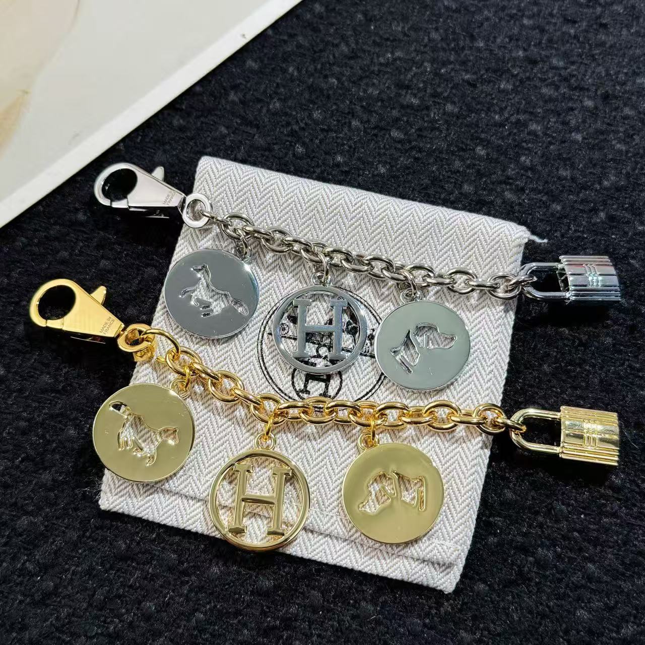 OLGA pendant - MOVEMENTARTISAN