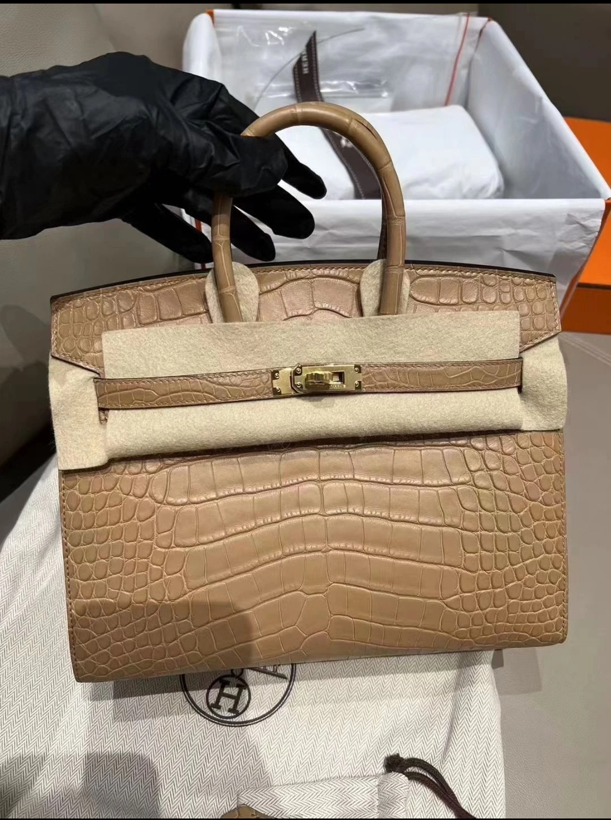 Birkin 25-30 Milk Tea Matte Crocodile Leather - MOVEMENTARTISAN