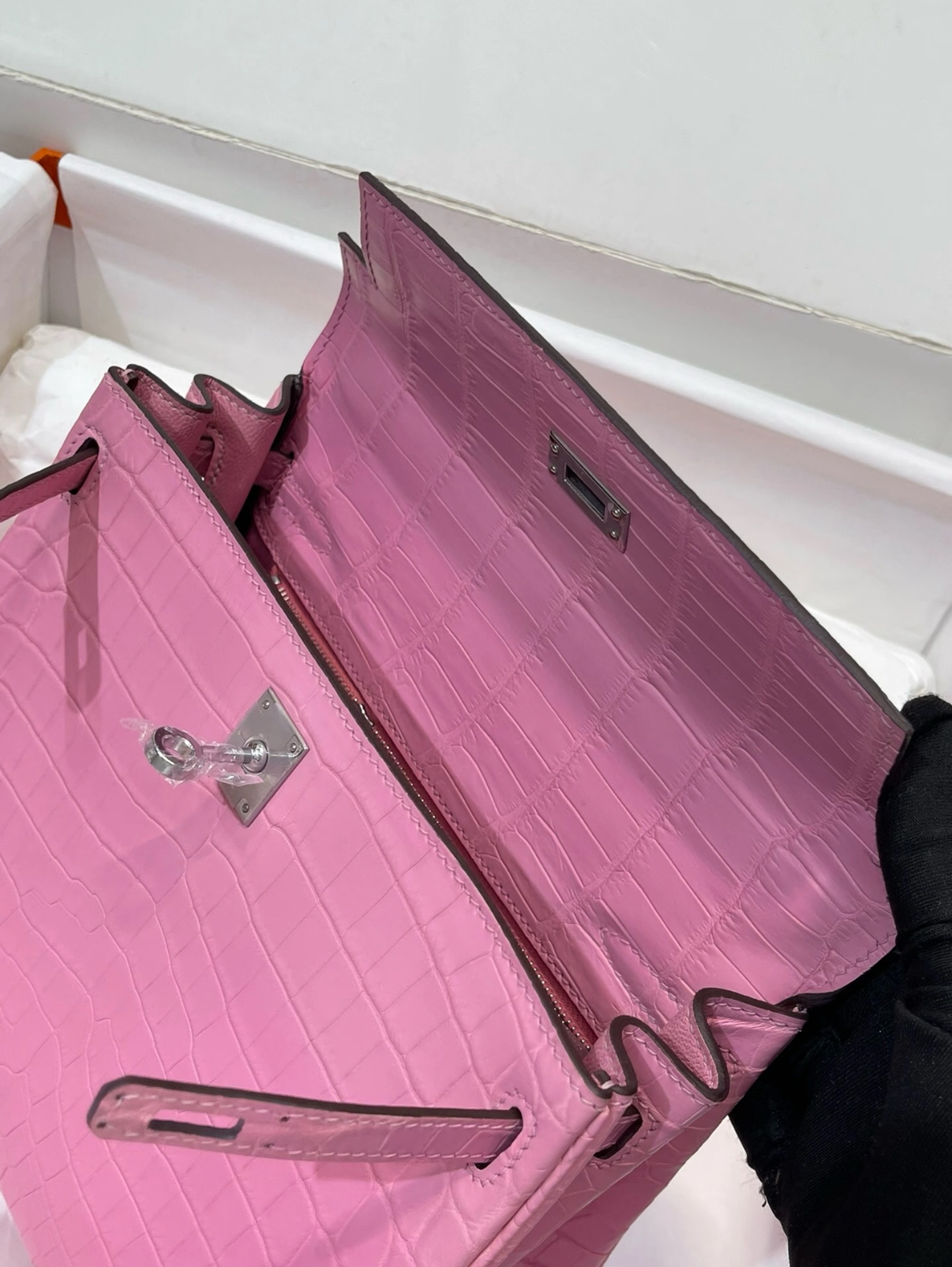 Kelly 25-28 cherry pink silver buckle and crocodile leather - MOVEMENTARTISAN