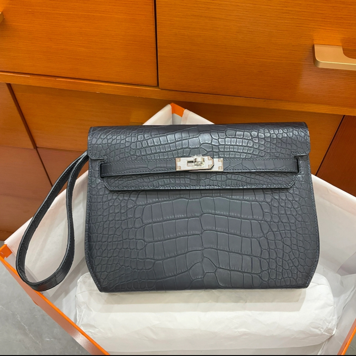 Kelly Depeches 25 American crocodile leather  ♦️Graphite Gray - MOVEMENTARTISAN