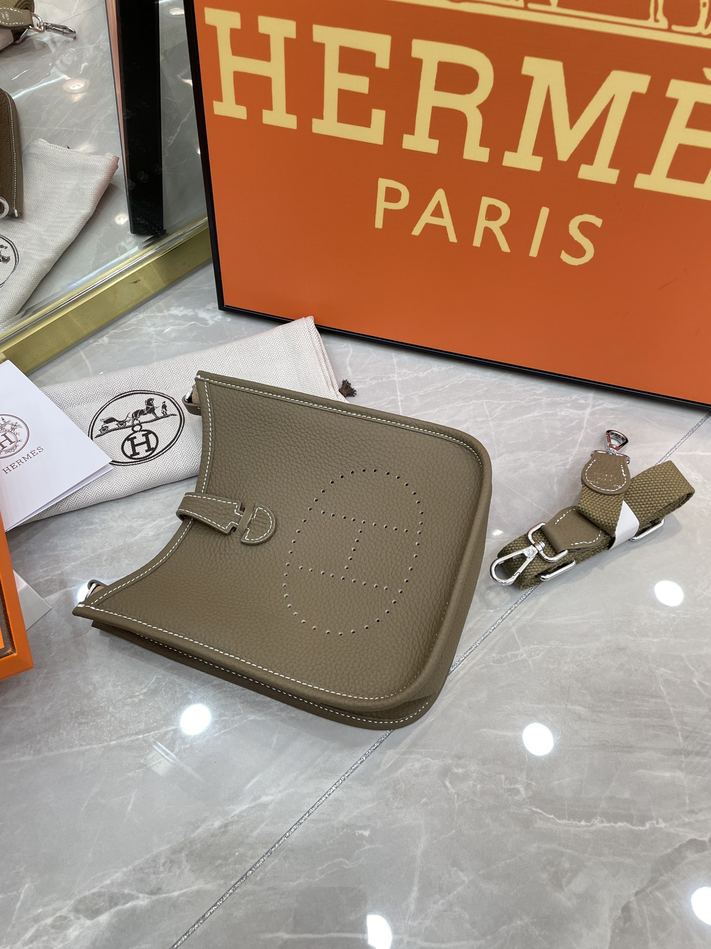 Evelyn 16-19 custom - MOVEMENTARTISAN