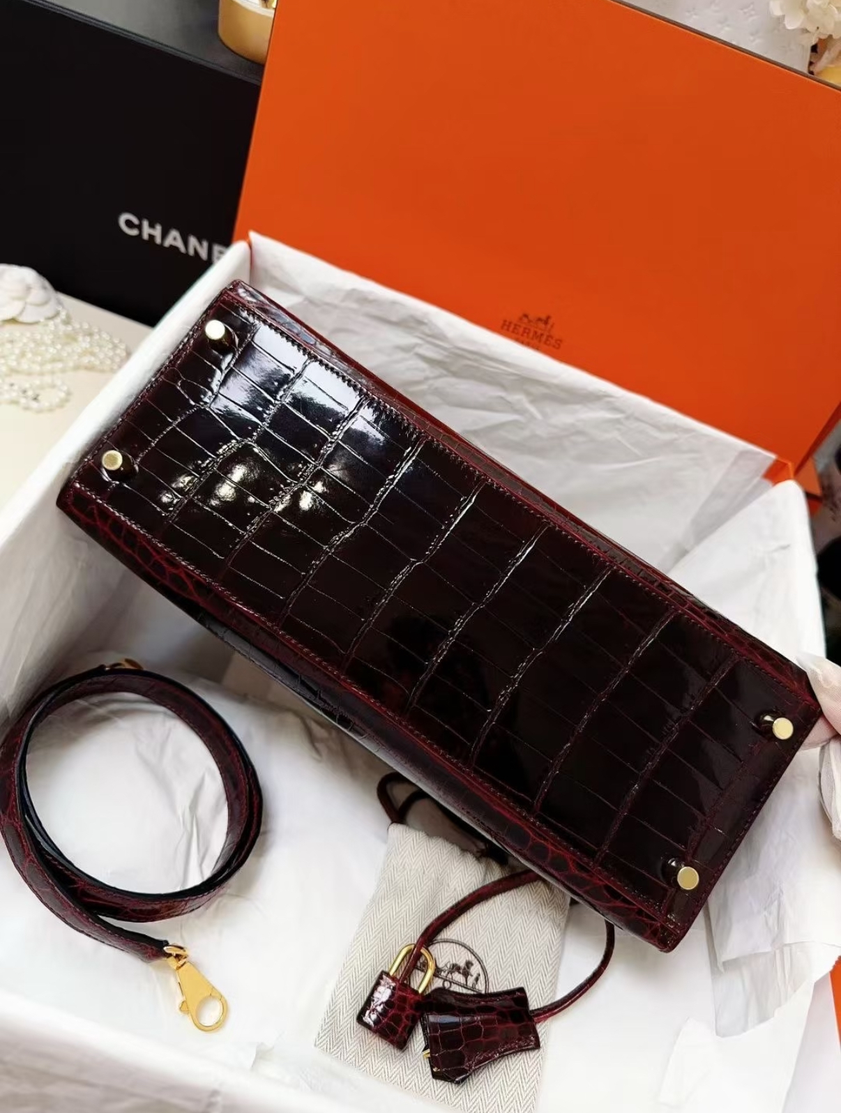 Kelly 28 Bordeaux Red crocodile leather - MOVEMENTARTISAN