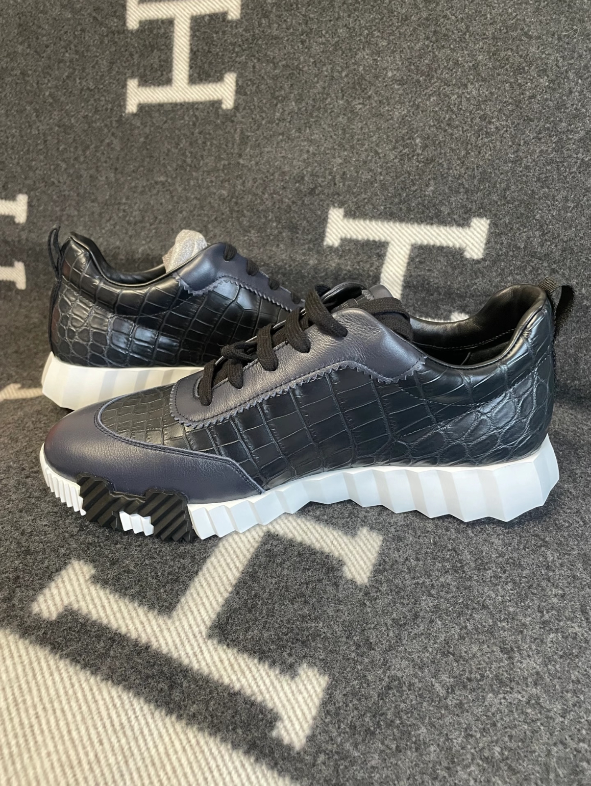 Bouncing Matte Crocodile Leather Deep Ocean Blue Custom - MOVEMENTARTISAN