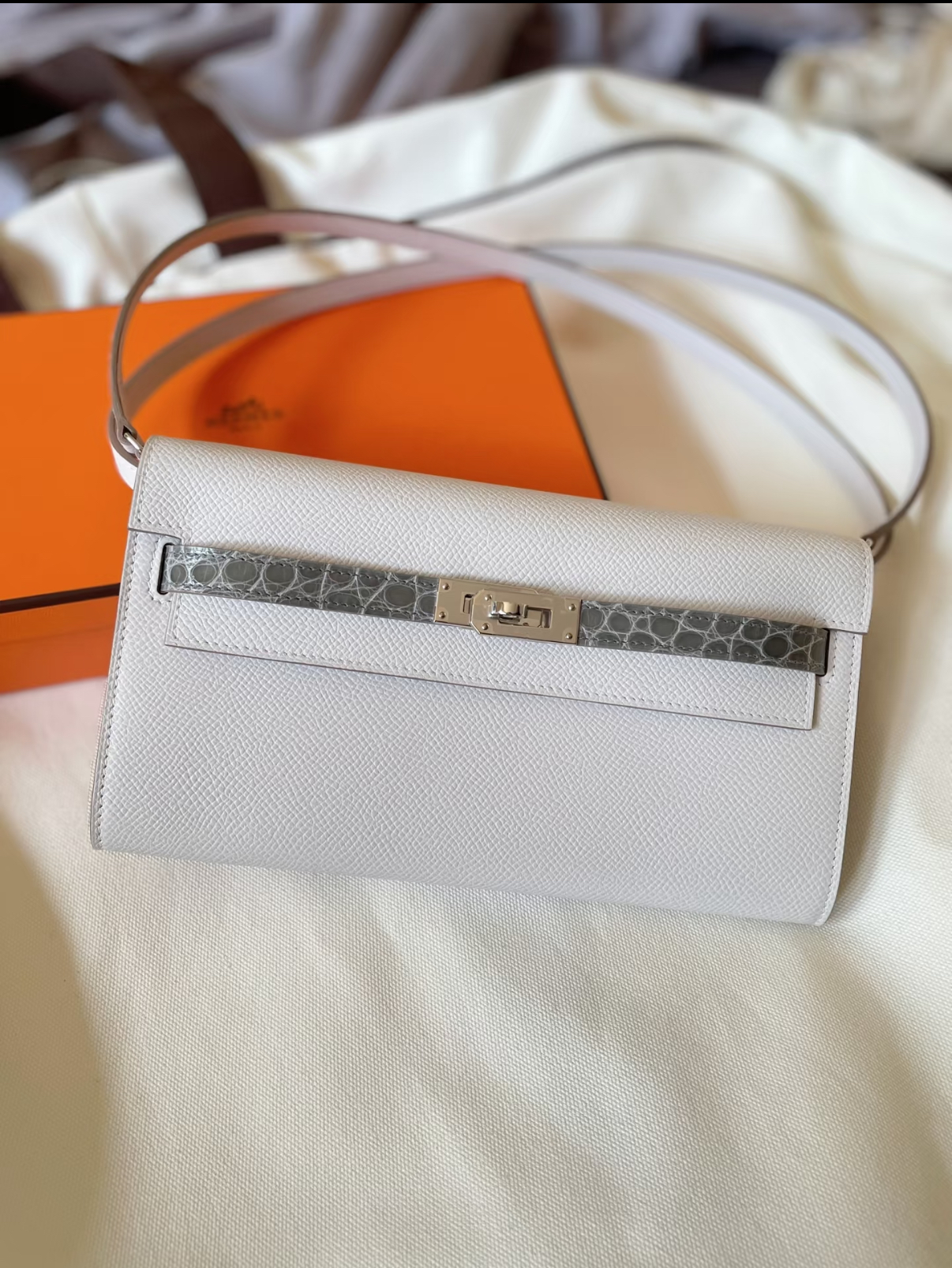 Kelly cut shiny crocodile leather - MOVEMENTARTISAN