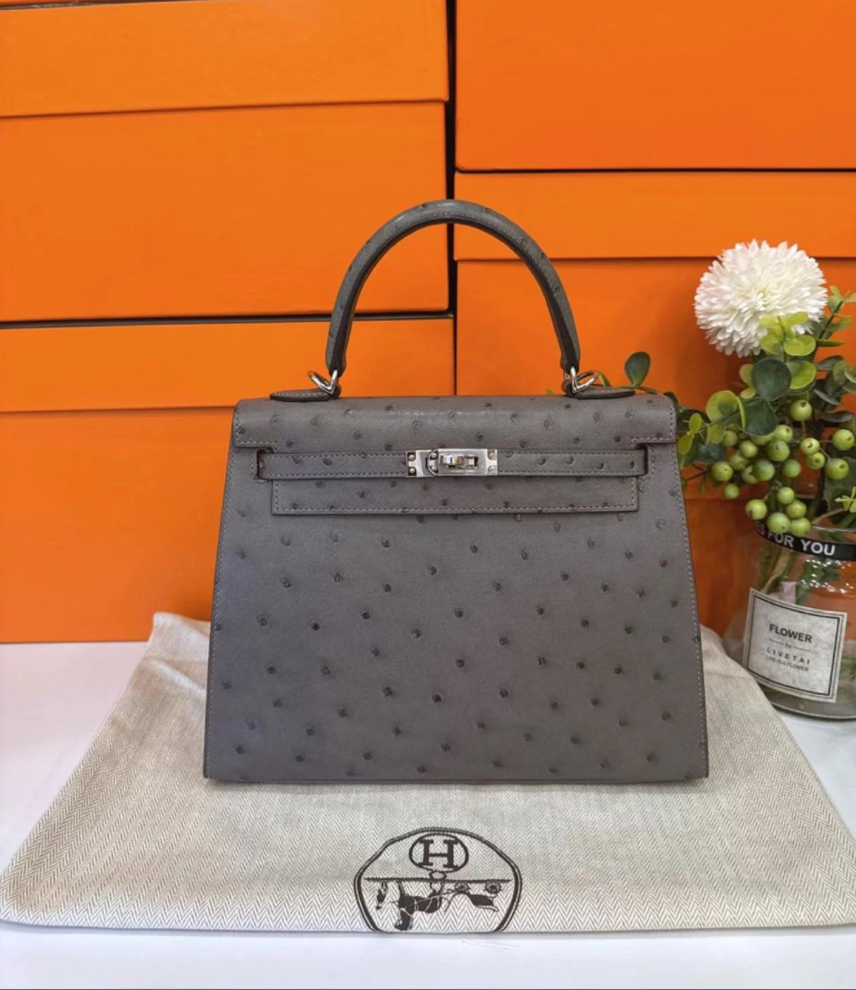 Kelly 25-28 Nimbus Grey Ostrich Leather - MOVEMENTARTISAN