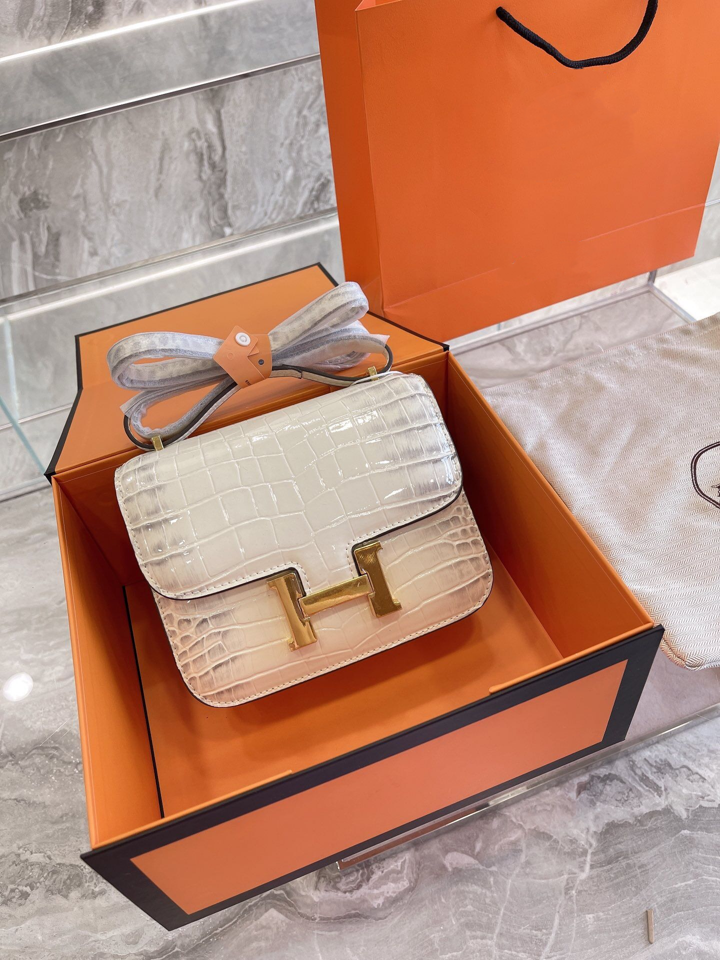 Constance Mini 19 - MOVEMENTARTISAN