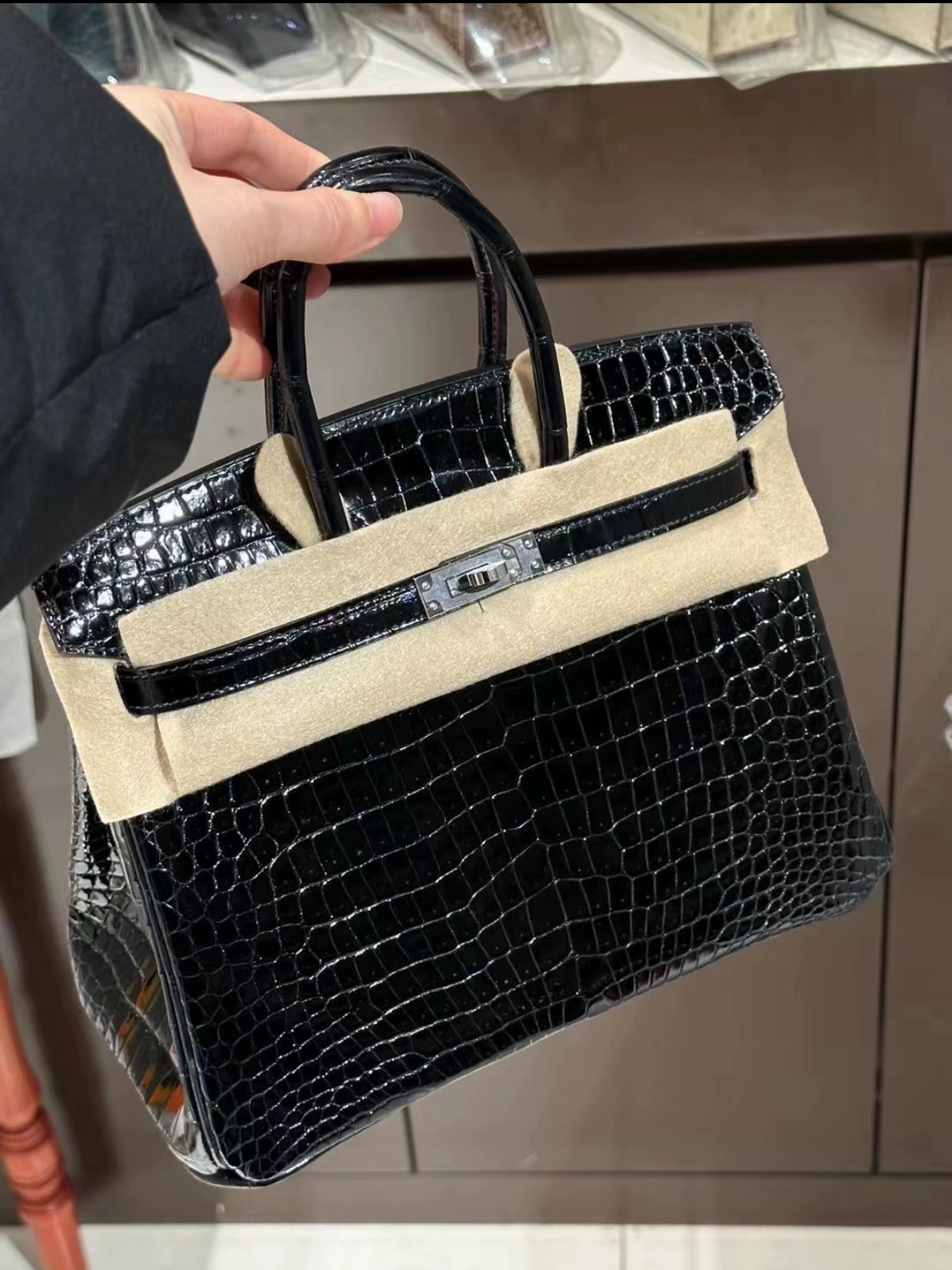 Kelly black, 32 glossy crocodile leather custom - MOVEMENTARTISAN