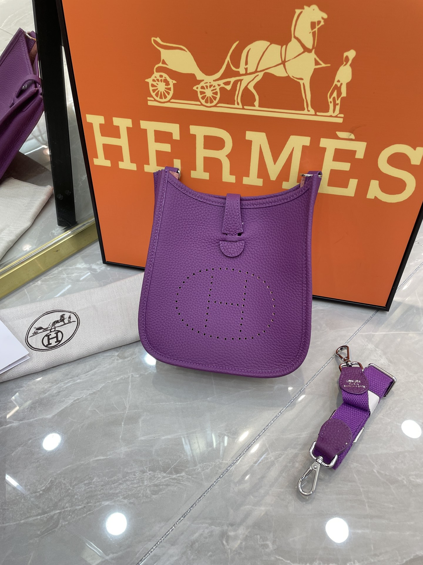 Evelyn - MOVEMENTARTISAN