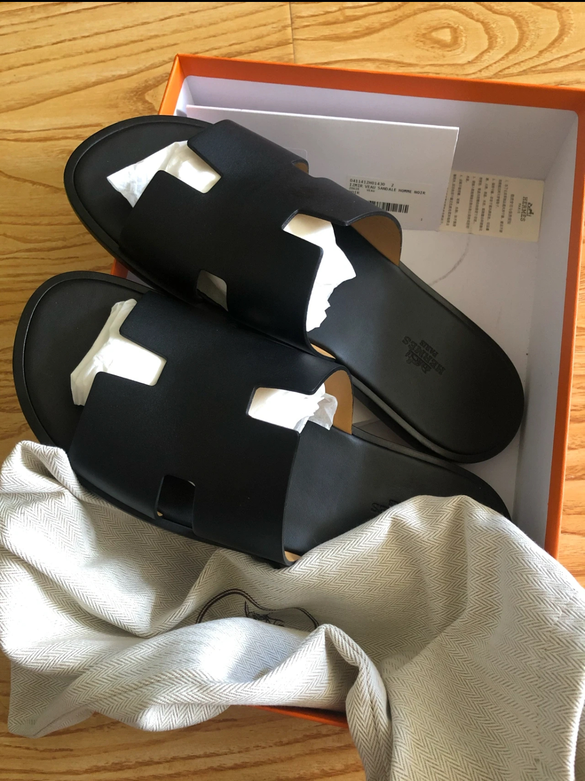 Men's slippers black logo - MOVEMENTARTISAN