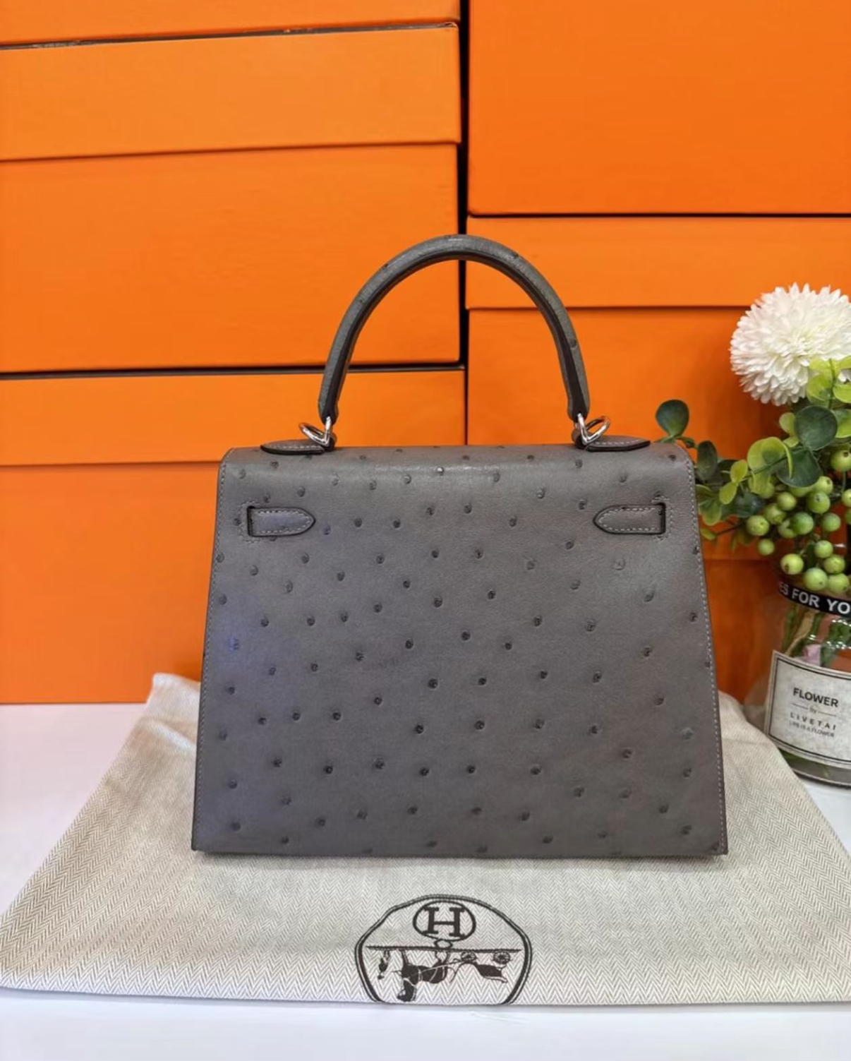 Kelly 25-28 Nimbus Grey Ostrich Leather - MOVEMENTARTISAN