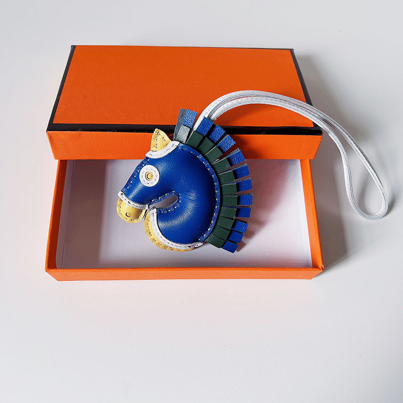 Handsewn unicorn pendant - MOVEMENTARTISAN