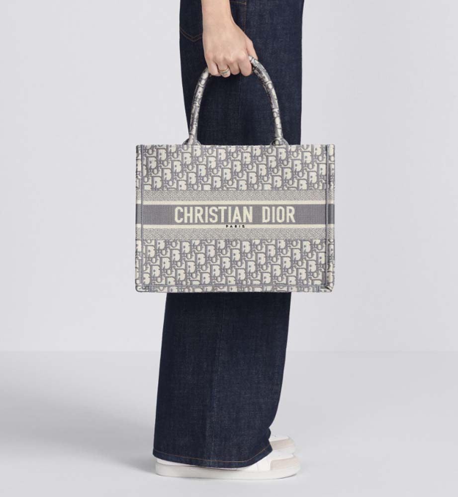 MEDIUM  BOOK TOTE - MOVEMENTARTISAN